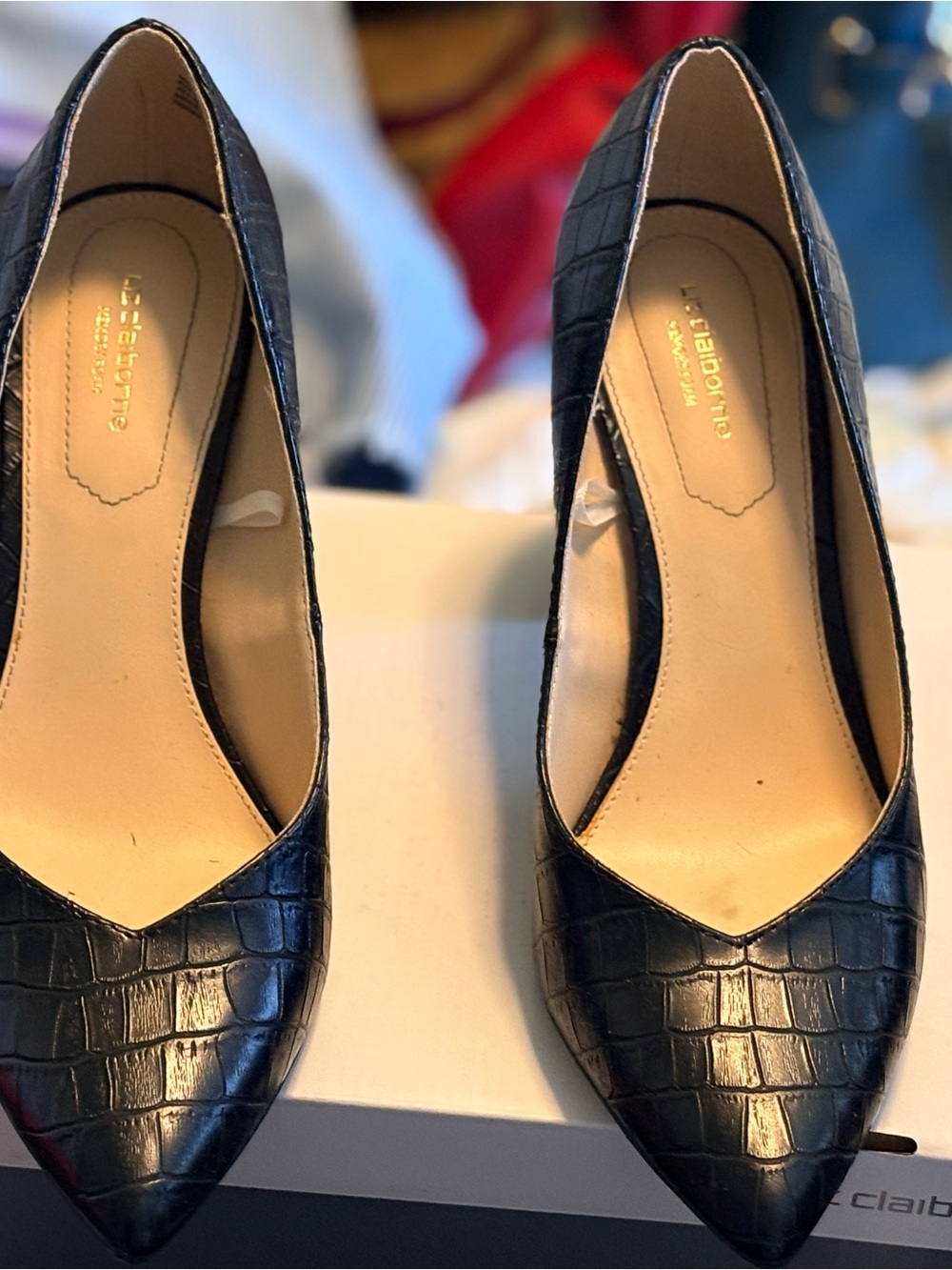 Liz Claiborne Black Croc-Embossed Pointed Toe heel